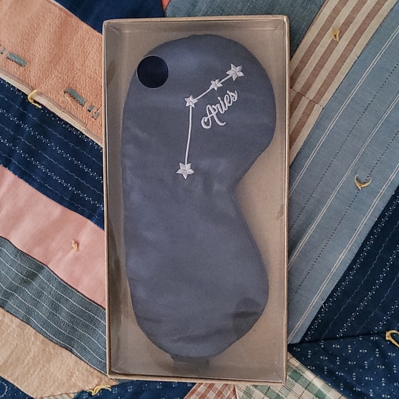 Night Zodiac Silk Beauty Eye Mask - Picture 3 of 4